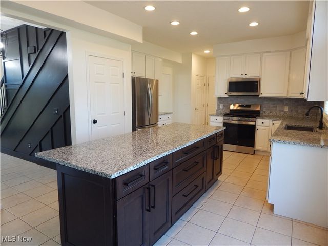 4483 Ridgestone Way, Medina, OH 44256