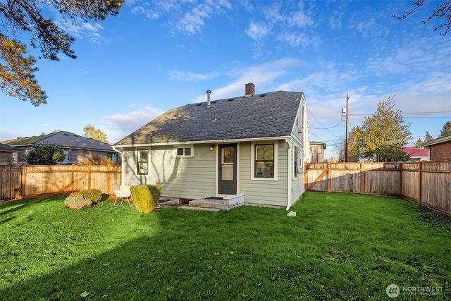 12203 21st Avenue S, Seattle, WA 98168