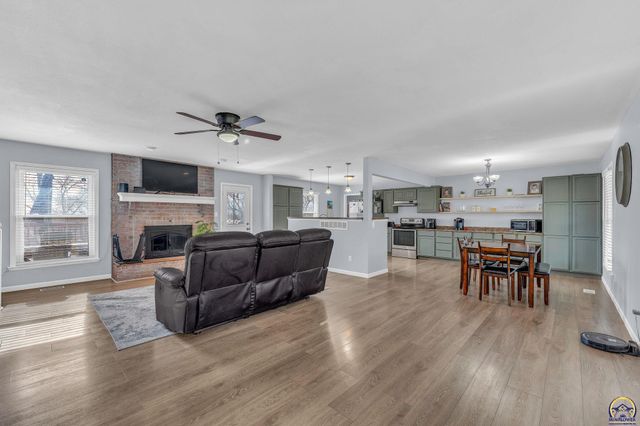 2205 NW Kendall DR, Topeka, KS 66618