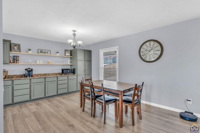 2205 NW Kendall DR, Topeka, KS 66618