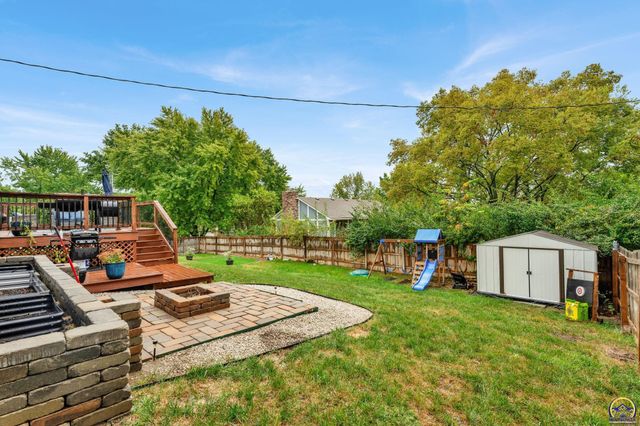 2205 NW Kendall DR, Topeka, KS 66618