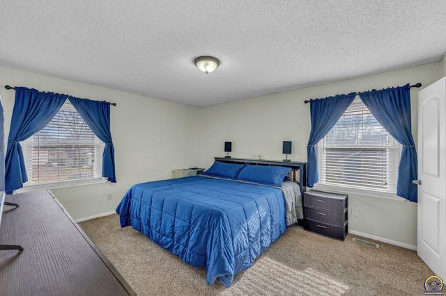 2205 NW Kendall DR, Topeka, KS 66618