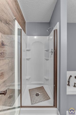 2205 NW Kendall DR, Topeka, KS 66618