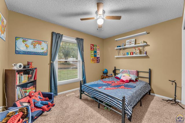 2205 NW Kendall DR, Topeka, KS 66618