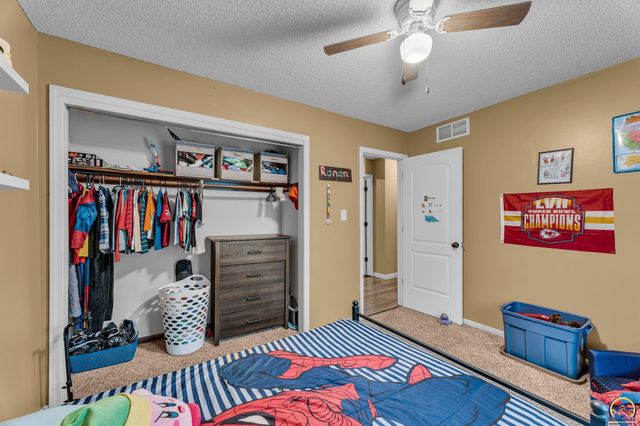 2205 NW Kendall DR, Topeka, KS 66618