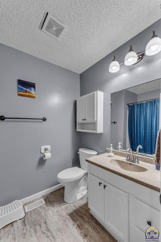 2205 NW Kendall DR, Topeka, KS 66618