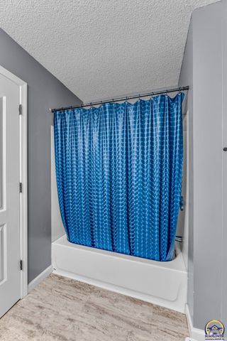 2205 NW Kendall DR, Topeka, KS 66618