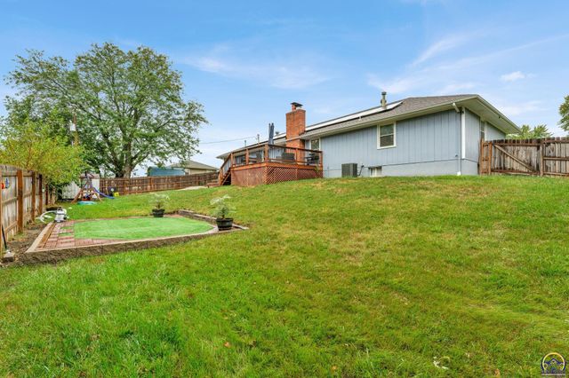 2205 NW Kendall DR, Topeka, KS 66618