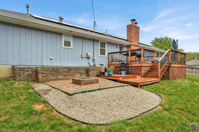 2205 NW Kendall DR, Topeka, KS 66618