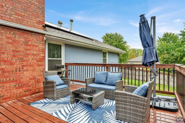 2205 NW Kendall DR, Topeka, KS 66618