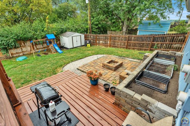 2205 NW Kendall DR, Topeka, KS 66618