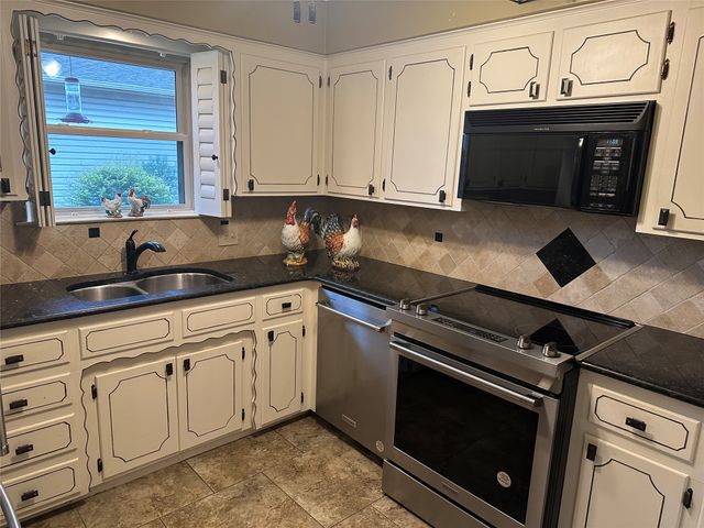 900 Tamara Street, Athens, TX 75751