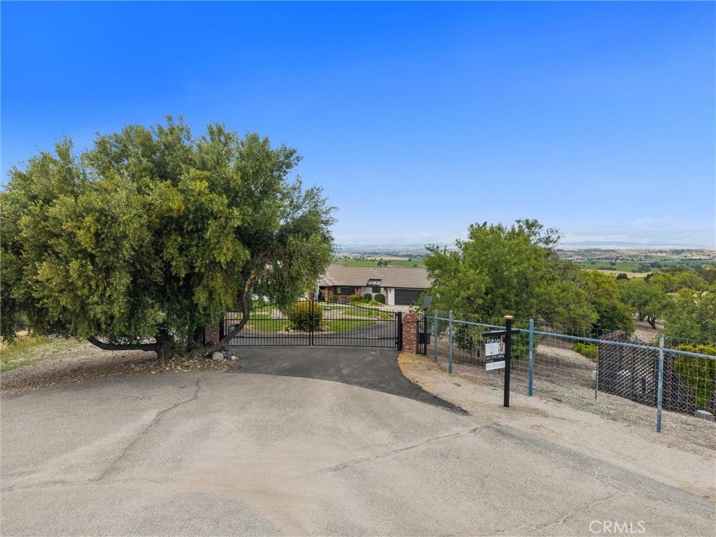 Image 2 of property listing at 4205 High Grove Road, Templeton, CA 93465