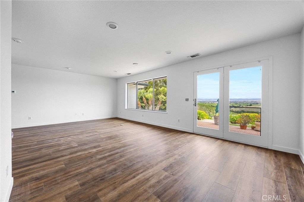 Image 20 of property listing at 4205 High Grove Road, Templeton, CA 93465
