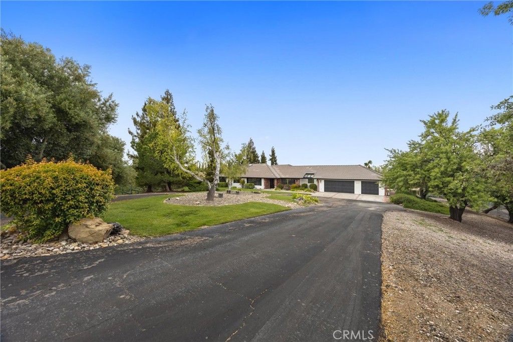 Image 3 of property listing at 4205 High Grove Road, Templeton, CA 93465