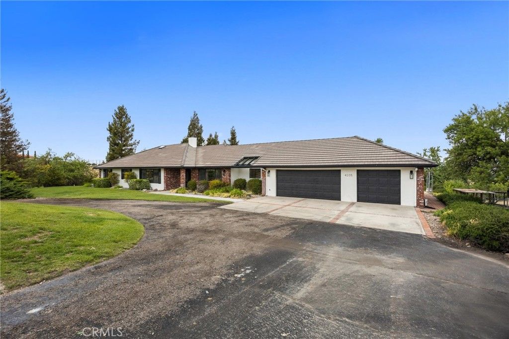 Image 4 of property listing at 4205 High Grove Road, Templeton, CA 93465