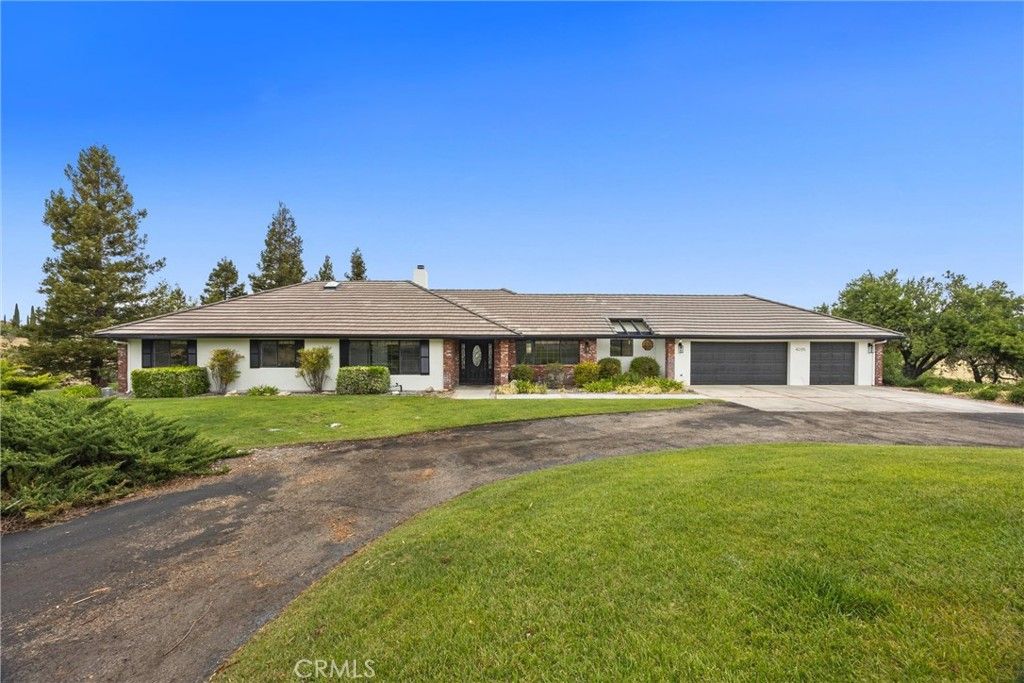 Image 5 of property listing at 4205 High Grove Road, Templeton, CA 93465