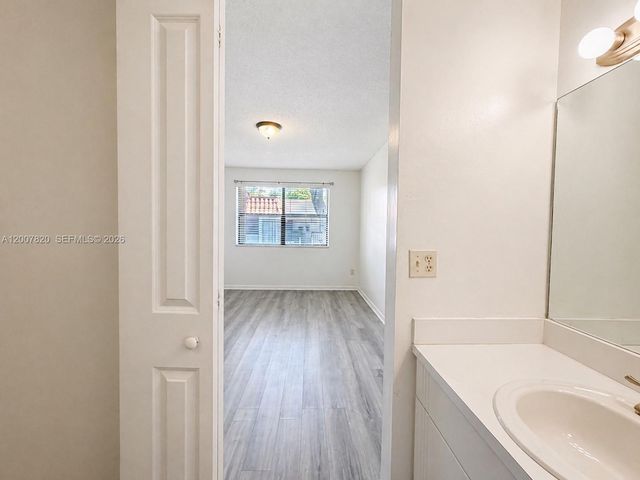 9730 Hammocks Blvd 201-28, Miami, FL 33196