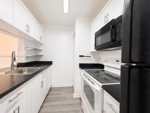 9730 Hammocks Blvd 201-28, Miami, FL 33196