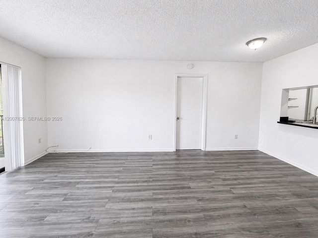 9730 Hammocks Blvd 201-28, Miami, FL 33196