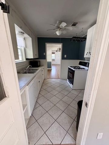 732 4th Street, Sealy, TX 77474