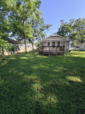 732 4th Street, Sealy, TX 77474