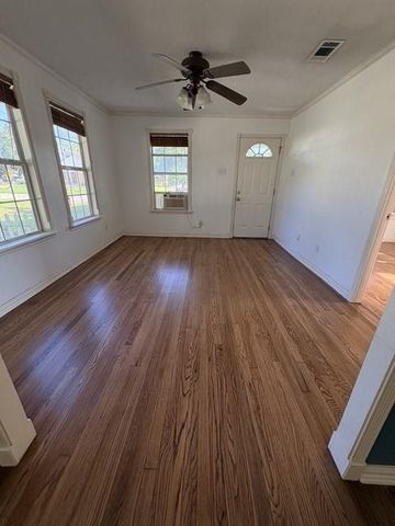 732 4th Street, Sealy, TX 77474
