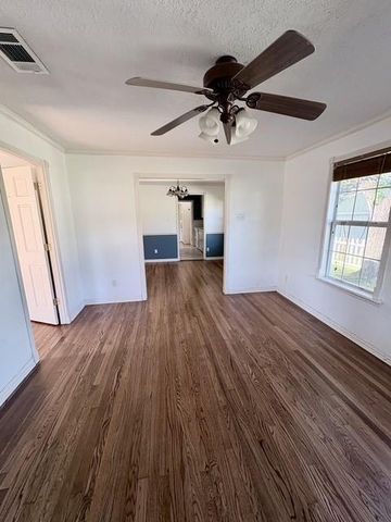 732 4th Street, Sealy, TX 77474