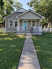 732 4th Street, Sealy, TX 77474