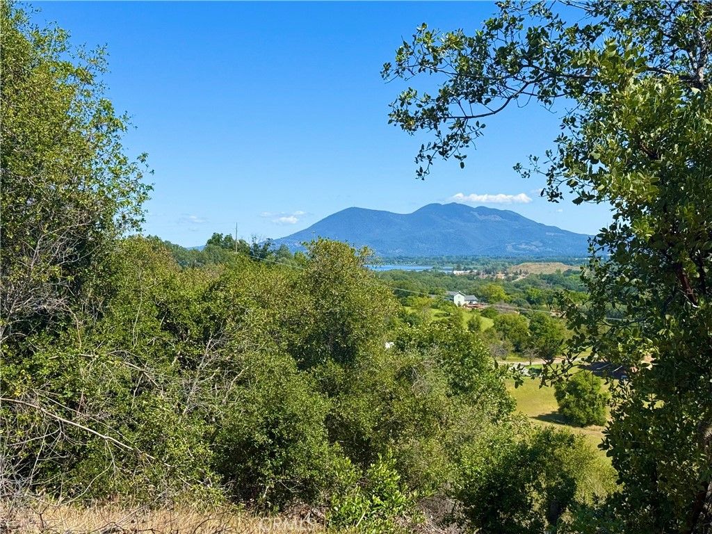 Image 11 of property listing at 1985 Bastian Court, Lakeport, CA 95453