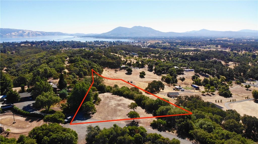 Image 3 of property listing at 1985 Bastian Court, Lakeport, CA 95453