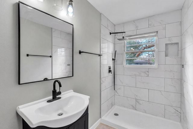 1212 N Edwards St., Gladewater, TX 75647