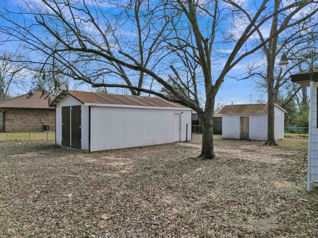 1212 N Edwards St., Gladewater, TX 75647