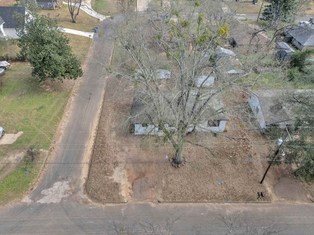 1212 N Edwards St., Gladewater, TX 75647