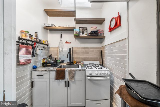 452 E TULPEHOCKEN ST, Philadelphia, PA 19144
