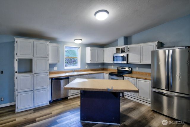 4213 State Route 6, Chehalis, WA 98532