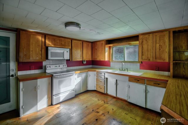 4213 State Route 6, Chehalis, WA 98532