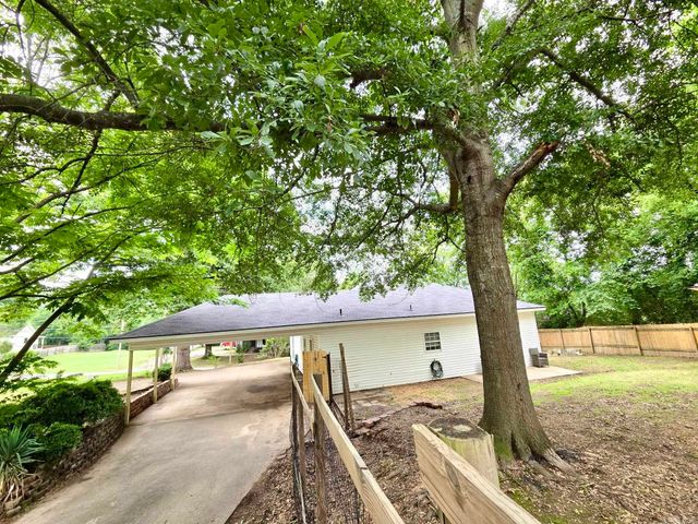 519 S Market St, Benton, AR 72015