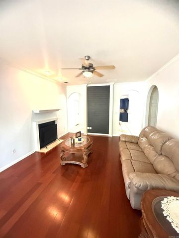 519 S Market St, Benton, AR 72015