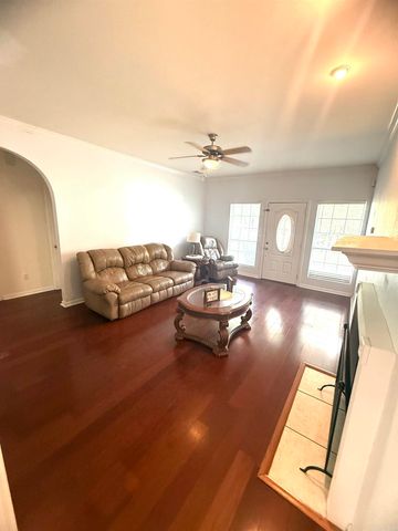 519 S Market St, Benton, AR 72015