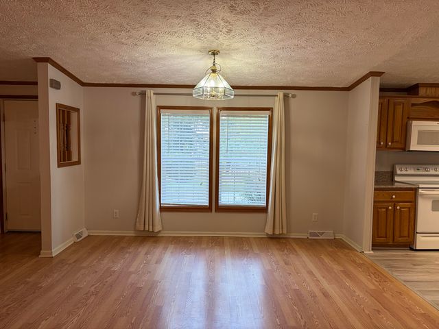 100 River Creek RD, Wirtz, VA 24184