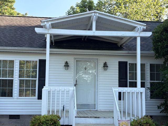 100 River Creek RD, Wirtz, VA 24184
