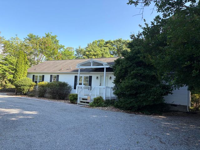 100 River Creek RD, Wirtz, VA 24184