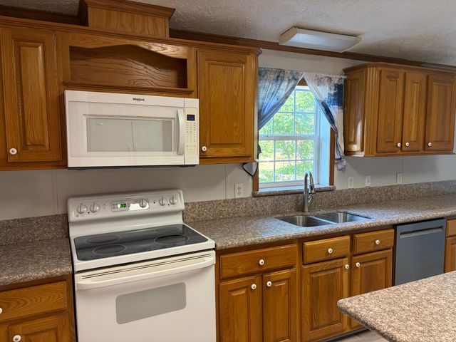 100 River Creek RD, Wirtz, VA 24184