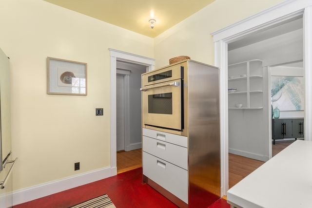 31 Linnaean Street 6, Cambridge, MA 02138