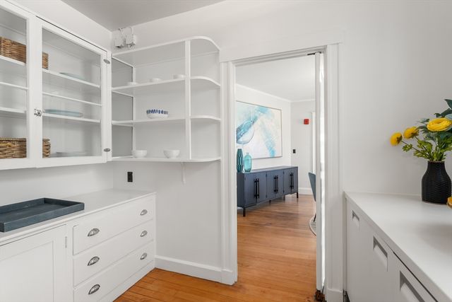 31 Linnaean Street 6, Cambridge, MA 02138