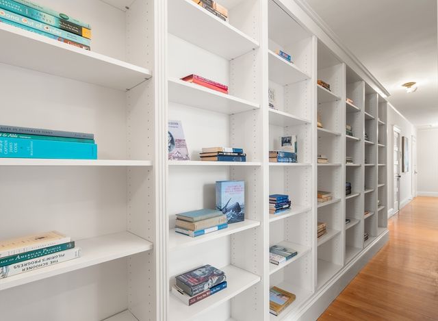 31 Linnaean Street 6, Cambridge, MA 02138