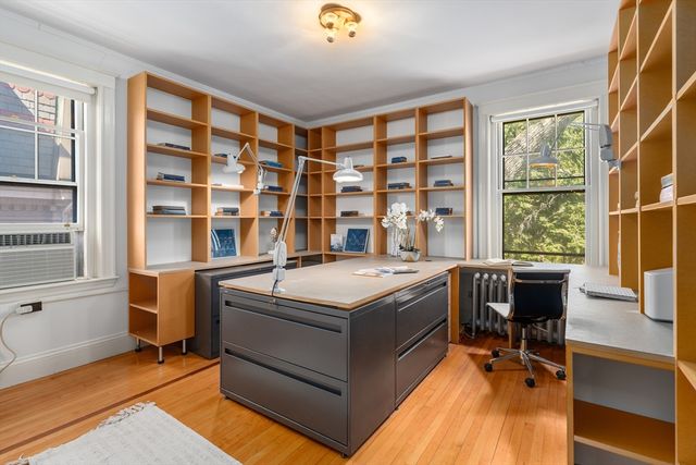 31 Linnaean Street 6, Cambridge, MA 02138