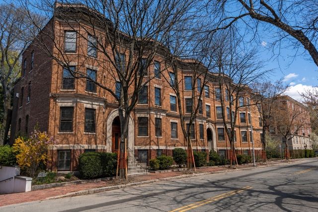 31 Linnaean Street 6, Cambridge, MA 02138