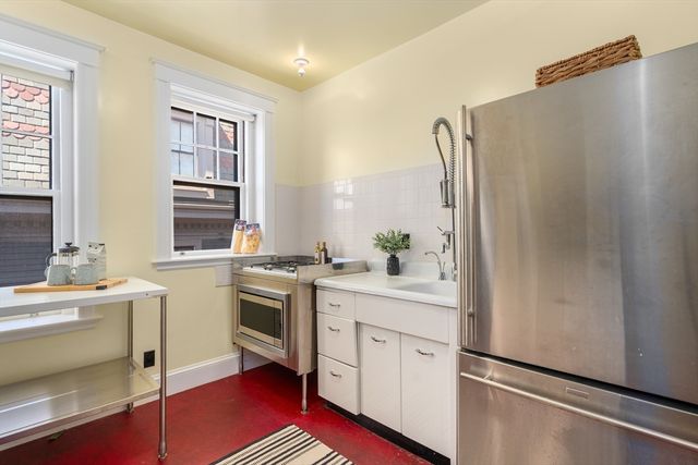 31 Linnaean Street 6, Cambridge, MA 02138